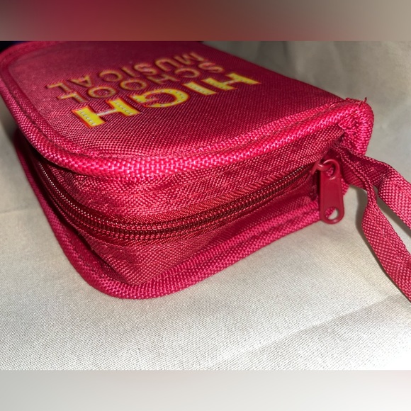 HSM2 trivia game! On the go! - Picture 6 of 6